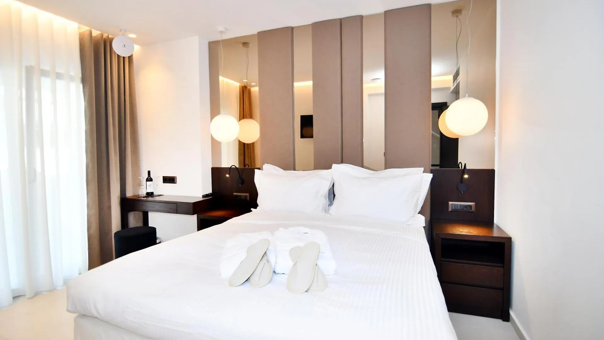 Апарт-отель Alexandrion Appartements Upper Town Сарти